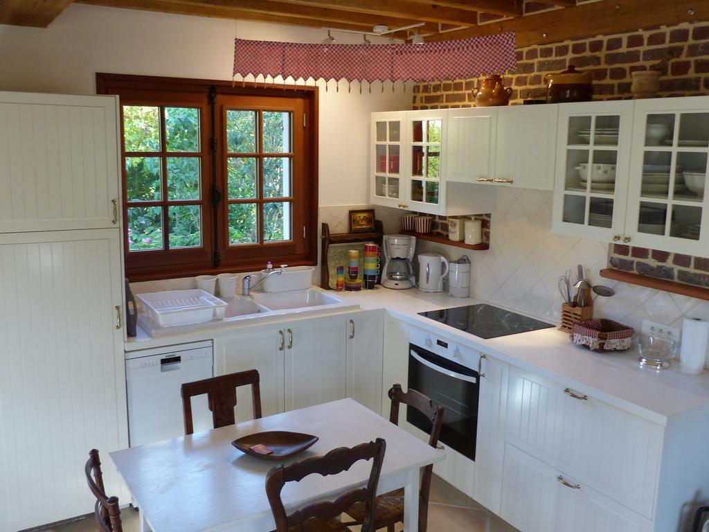 La Flore De Lys, Cottage Ideal Pour 2 Adultes Et 2 Enfants Saint-Jouin-Bruneval Rum bild