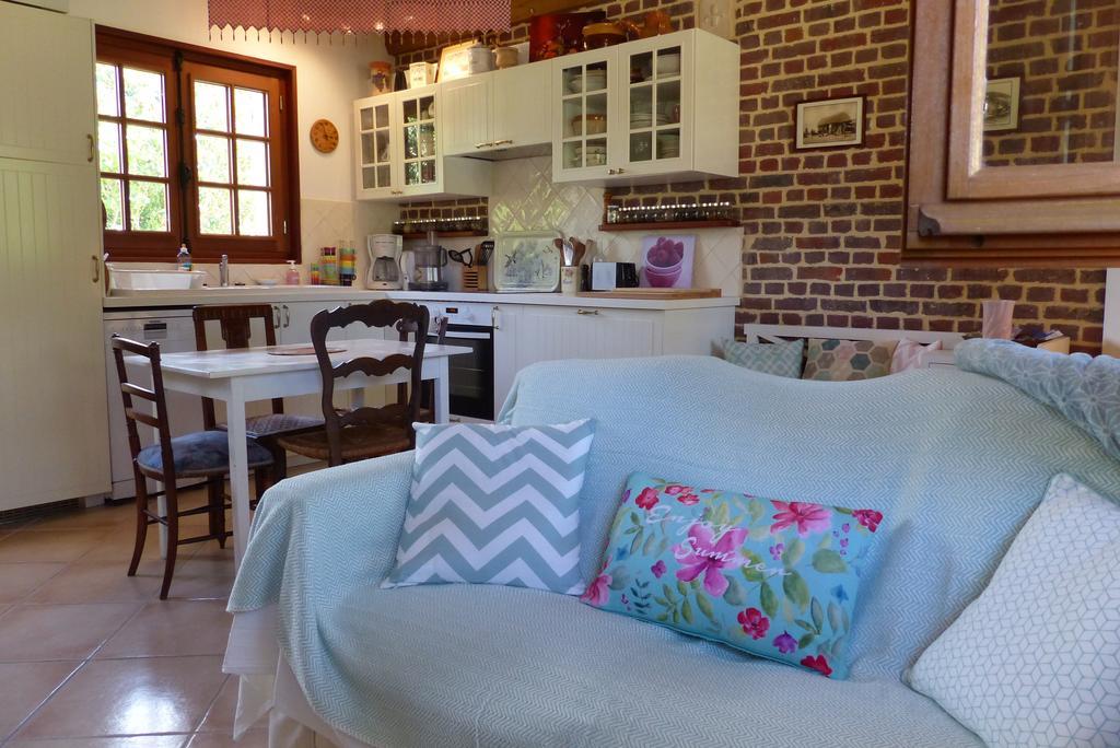 La Flore De Lys, Cottage Ideal Pour 2 Adultes Et 2 Enfants Saint-Jouin-Bruneval Rum bild