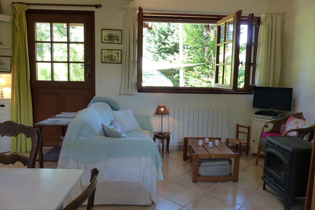 La Flore De Lys, Cottage Ideal Pour 2 Adultes Et 2 Enfants Saint-Jouin-Bruneval Exteriör bild